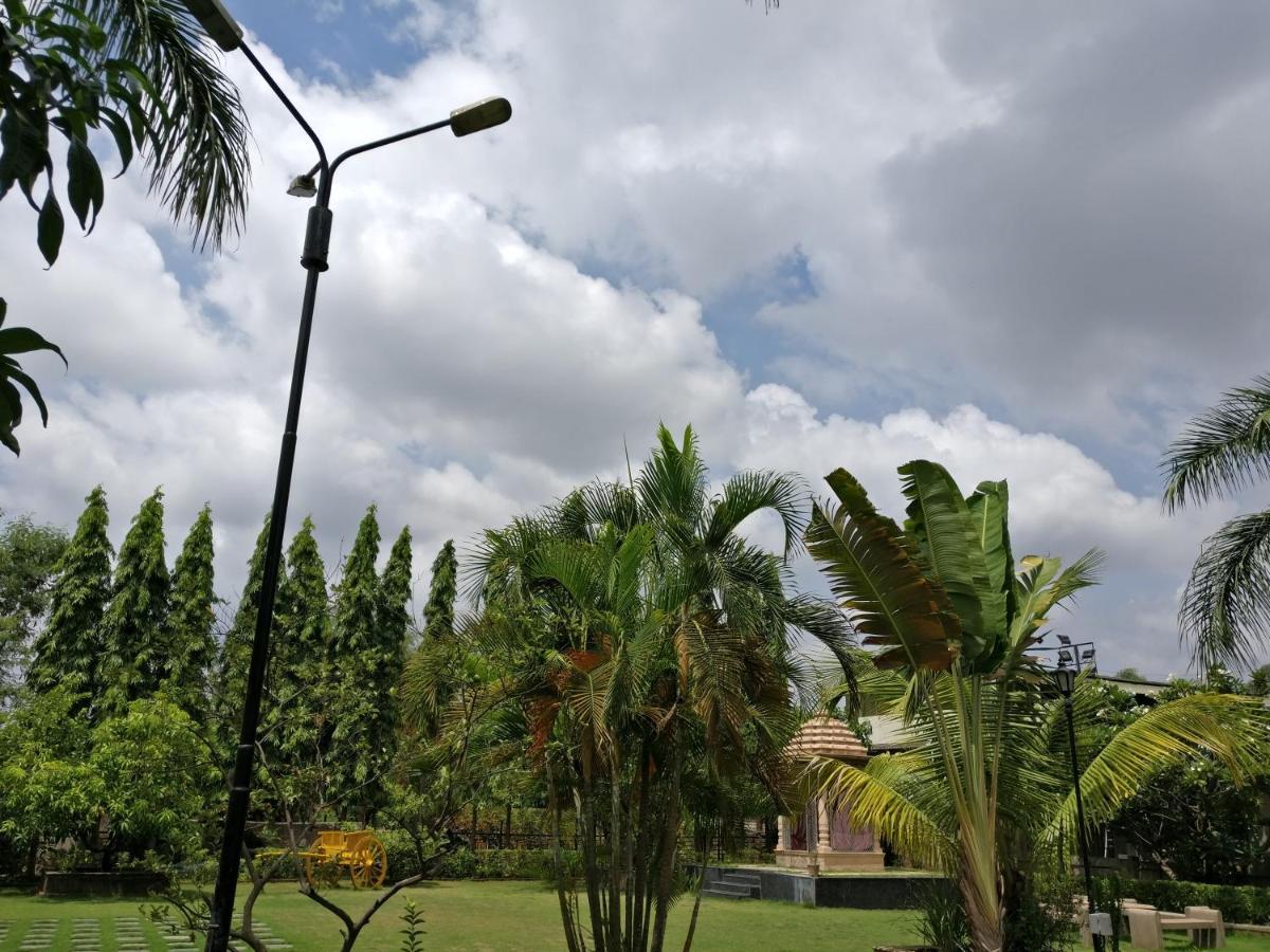 Pushp Vatika Resort & Lawns Нави Мумбаи Экстерьер фото