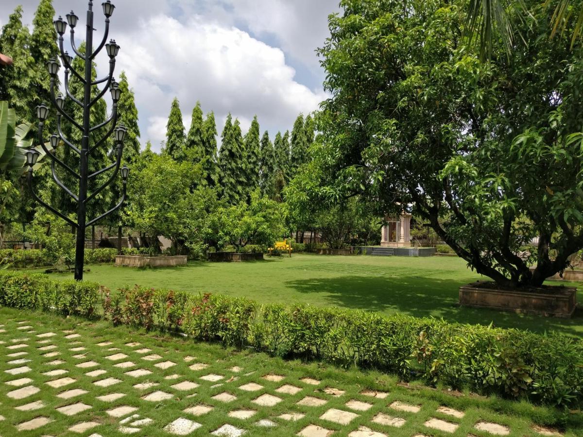 Pushp Vatika Resort & Lawns Нави Мумбаи Экстерьер фото