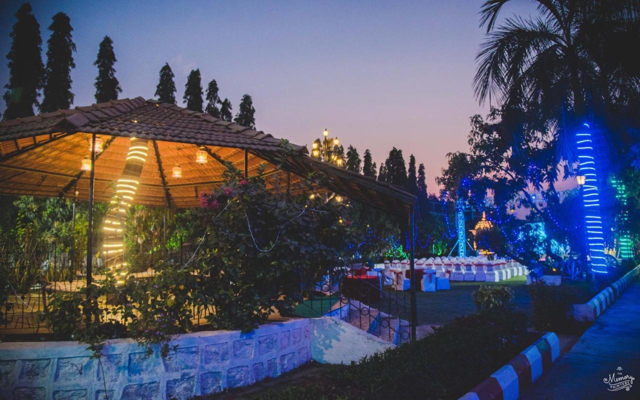 Pushp Vatika Resort & Lawns Нави Мумбаи Экстерьер фото