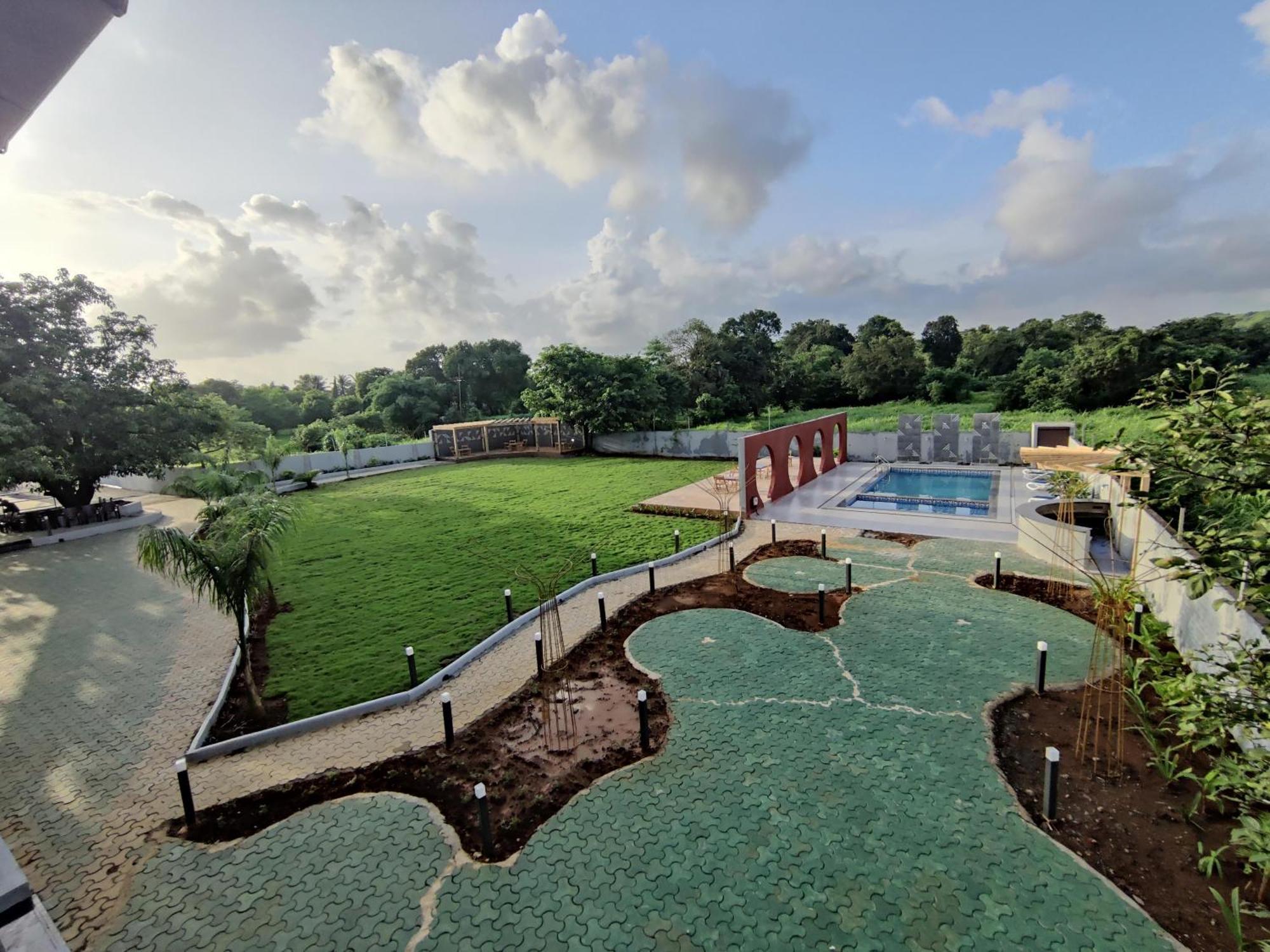 Pushp Vatika Resort & Lawns Нави Мумбаи Экстерьер фото