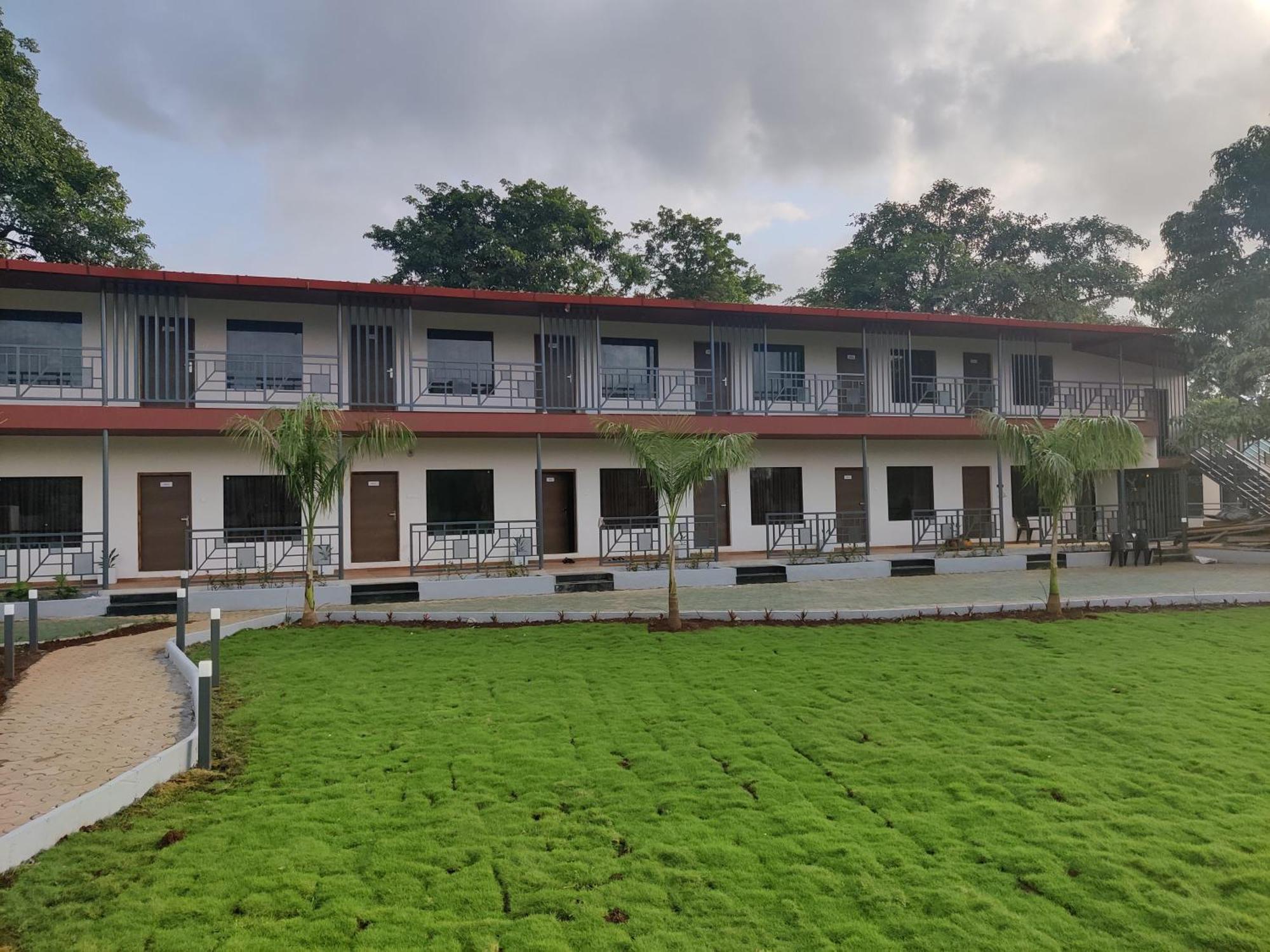 Pushp Vatika Resort & Lawns Нави Мумбаи Экстерьер фото