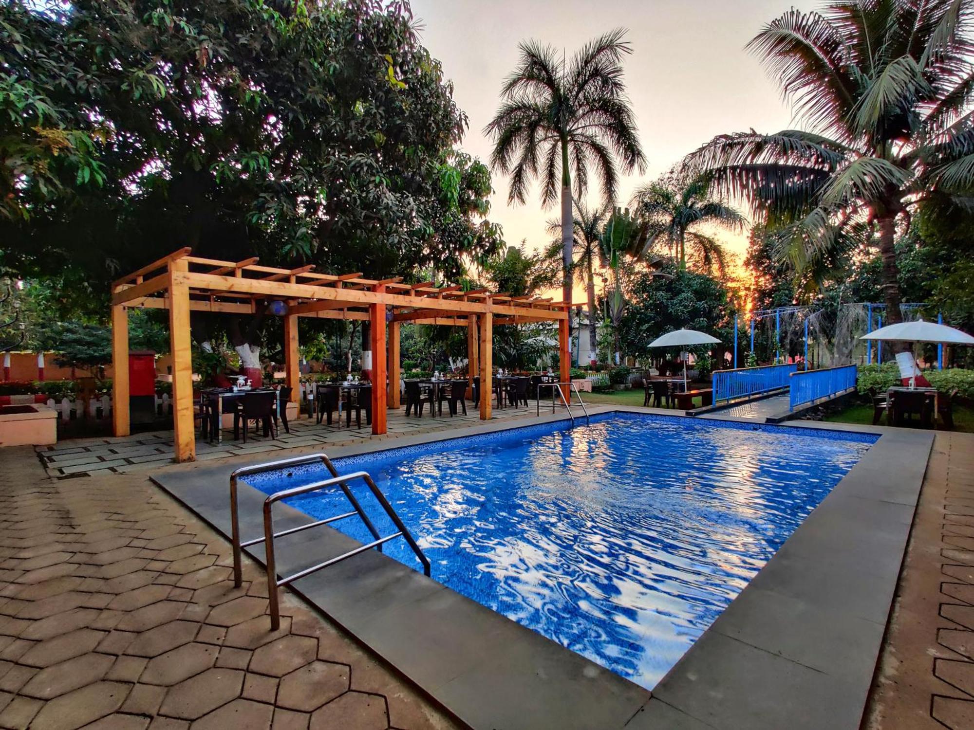 Pushp Vatika Resort & Lawns Нави Мумбаи Экстерьер фото