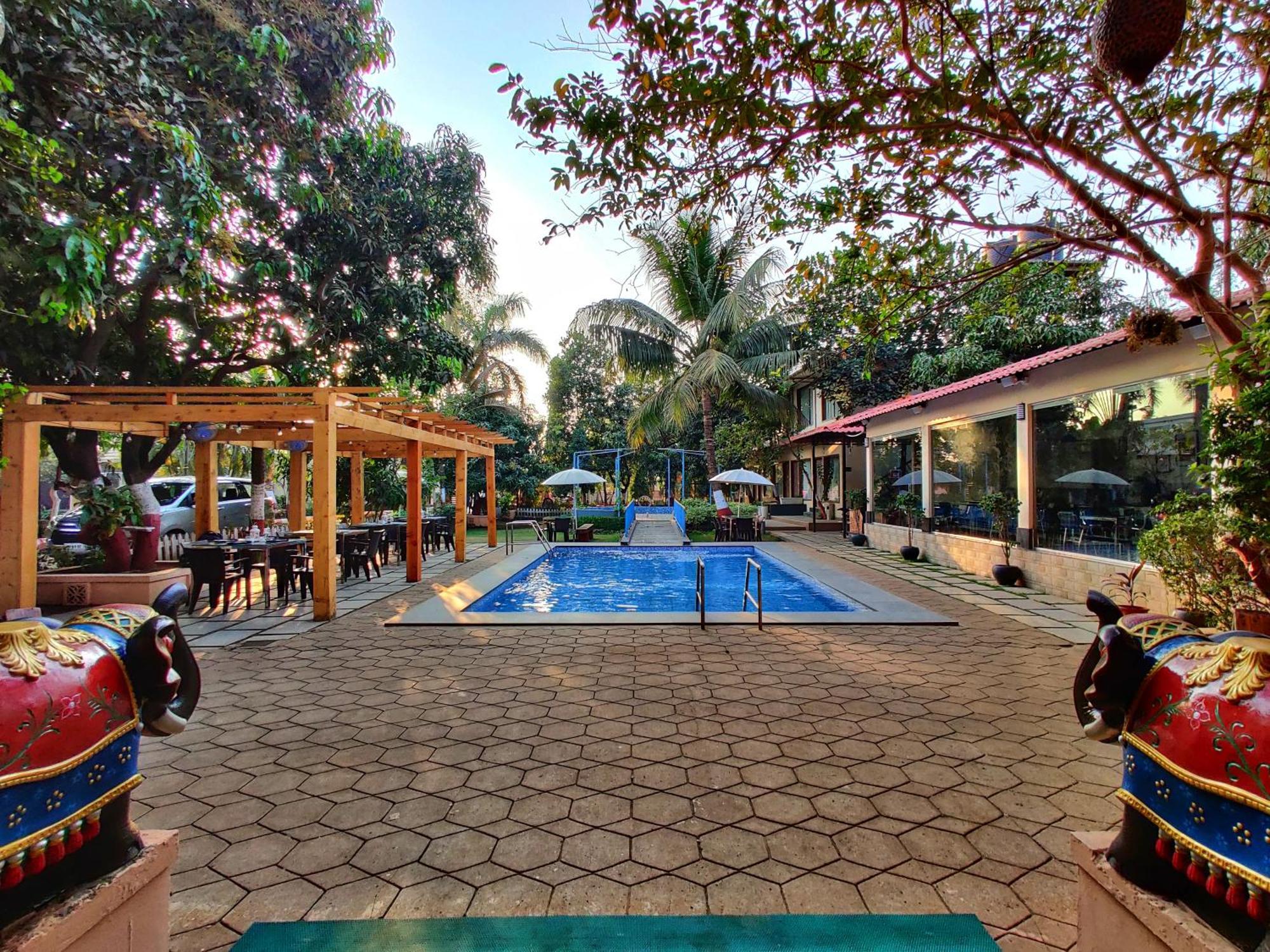 Pushp Vatika Resort & Lawns Нави Мумбаи Экстерьер фото